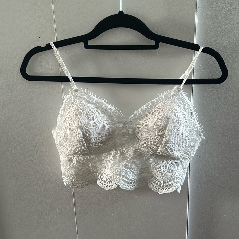 White Lace Bra with Floral Scalloped Design